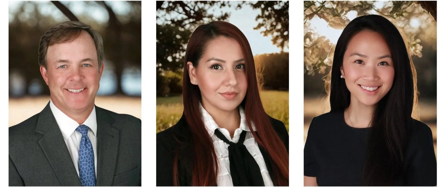 Outdoor Headshots Guide: Tips, Lighting, Poses, Locations